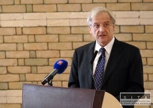 Sólyom návštevou juhu SR v deň okupácie podľa vlády provokuje