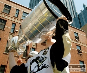 Stanley Cup zavíta k prezidentovi, do nemocnice aj na námestie
