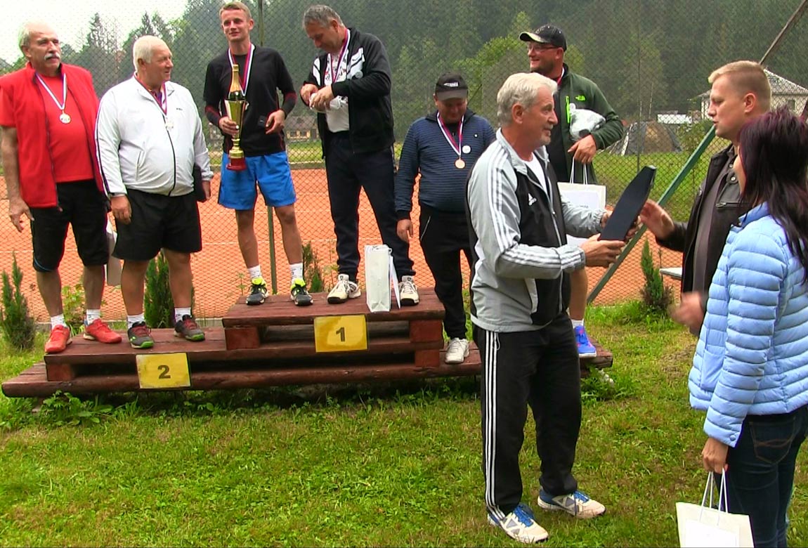 ierne vazom tenisovho turnaja tvorhier o putovn pohr Kysuckho Triangla  