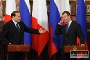 Medvedev sa hnevá na NATO, vyzýva na lepšie vzťahy