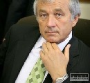 Becík priniesol kolegom a novinárom špargľu