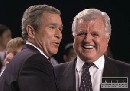 S Kennedym sa príde rozlúčiť aj George W. Bush, jeho otec nie