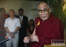 Tibetsk duchovn vodca vstva o 4:00, od 16:30 medituje