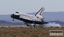 Raketoplán Discovery napokon pristál v Kalifornii