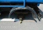 Odpadnut koleso z Avie zranilo cyklistu + foto