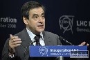 Francúzsky premiér nevylučuje prevzatie kontroly nad bankami