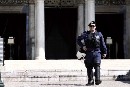 Pred budovou v Aténach explodovala nálož