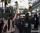 Polícia použila proti protestujúcim školákom slzný plyn