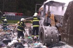 Požiar stroja na skládke v Turzovke likvidovali hasiči s maskami