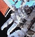 Astronauti sú pripravení na posledný výstup do vesmíru