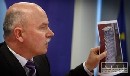 Podľa Angyala MVRR porušilo pri tendri zákon, Janušek tvrdí opak