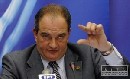 Grécky premiér Karamanlis nemieni odstúpiť