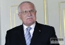 Senátori uvažujú o zosadení prezidenta Klausa