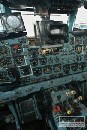 Piloti sa pobili počas letu s letuškami, kokpit zostal prázdny