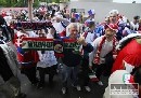 Pred klotenskou arénou bolo horúco