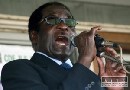 Briti a Američania sú hlúpi, ak si myslia, že odídem, tvrdí Mugabe