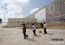 Izrael musí zbúrať múr okolo Západného brehu