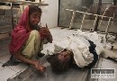 V tlaenici na mku zahynulo v Pakistane najmenej 20 ien