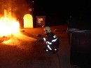 Policajti pomhali pri poiari, zachraovali ohrozen eny