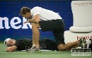 Roddick v Šanghaji nedohral, zranil si koleno