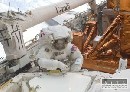 Astronauti dokončujú opravu Hubblovho ďalekohľadu