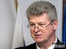 Poda Szigetiho sa v kolstve posiluje centrlna moc