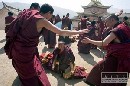 Tibetského mnícha zatkli, pretože stiahol čínsku zástavu
