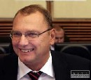 Vážny tvrdí, že záujmy finančných skupín nepretláča