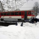 Pri zrke vlaku a osobnho auta vo Vysokej nad Kysucou zahynula ena, vodi je vne zranen