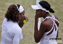 Výsledky piatkových stretnutí semifinále štvorhry žien vo Wimbledone