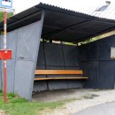 Mesto adca zaalo opravu a drbu mestskch autobusovch zastvok