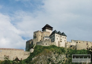 Trenčiansky hrad vyzdobený ako z minulosti