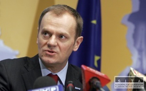 Poľský premiér potvrdil zámer prijať euro v roku 2012