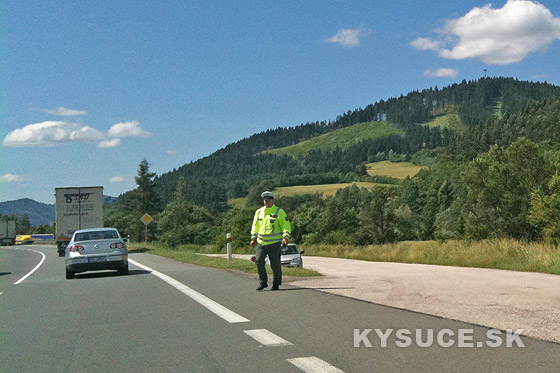 Polcia upozoruje na uzvierku cesty I/11 vKrsne nad Kysucou, Dunajove aKysuckom Lieskovci