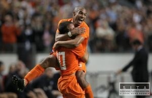 Arsenal sa pok�si z�ska� Van Der Vaarta