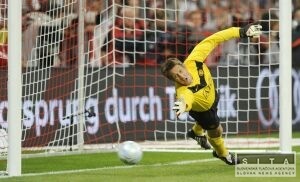 Van der Sar bude možno Manchestru United chýbať až dva mesiace