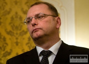 Vážny tvrdí, že výber poradcu pre PPP projekty bol v poriadku