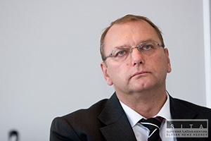 Vážny ani po mesiaci nevie, kto bude novým šéfom TÚ