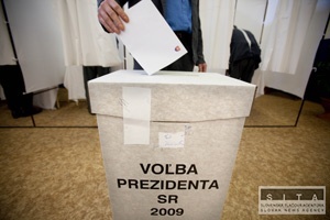 Voľby v Petržalke sú zatiaľ pokojné, ale s nízkou účasťou